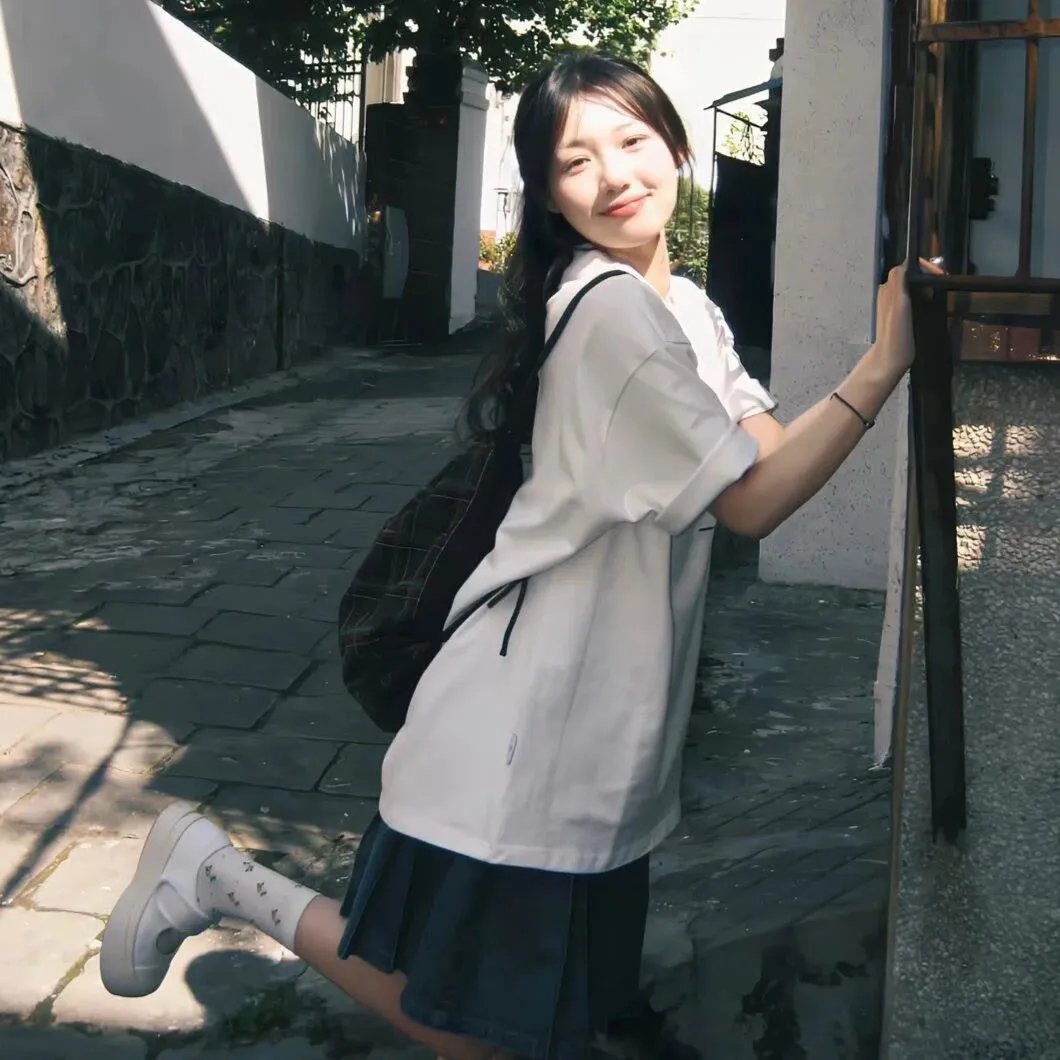 日掛中天海报